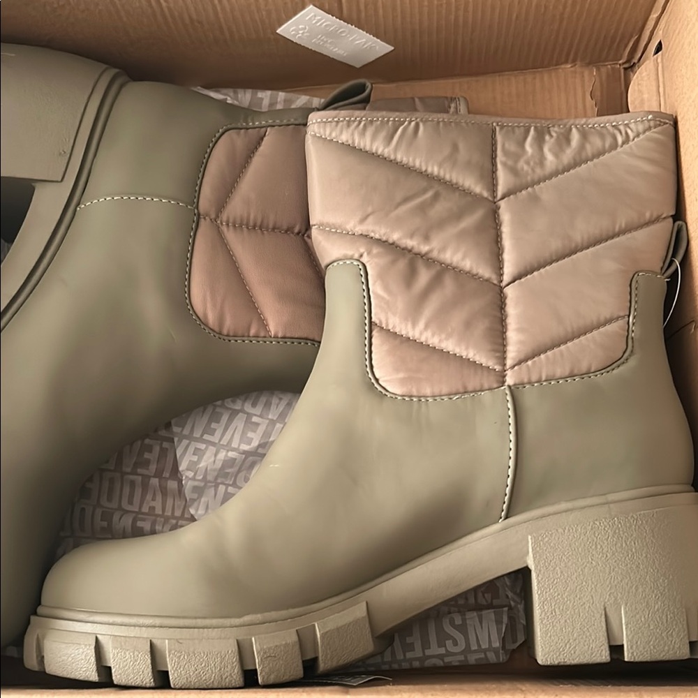 Steve Madden Green and Cream Winter Boots with Rugged Sole